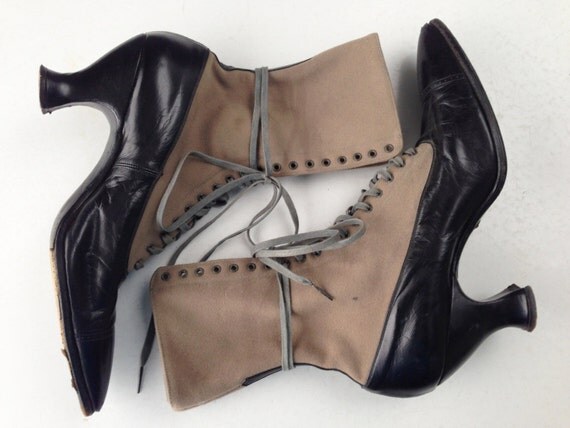 Vintage Victorian Lace-Up Boots// Size 7-7.5