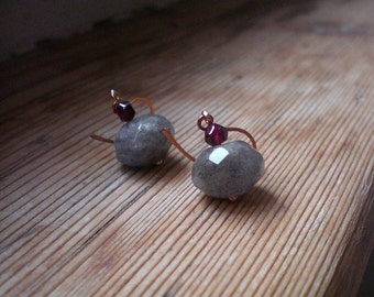 Labradorite Earrings // Garnet Earrings // Labradorite jewelry // Garnet jewelry // Copper jewelry // Copper earrings