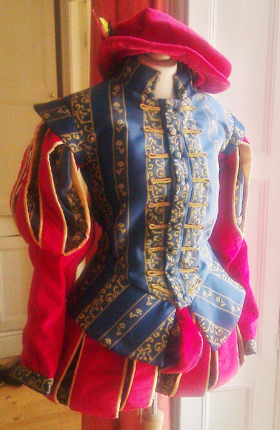 Elizabethan Gentleman's Doublet and Hose by OldCuriosityCostumes