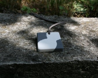 Concrete Pendant for him / Women silhouette / Black and white concrete pendants / Grey leather necklace / beton