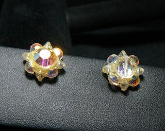 EU120 Very pretty vintage aurora borealis clip earrings