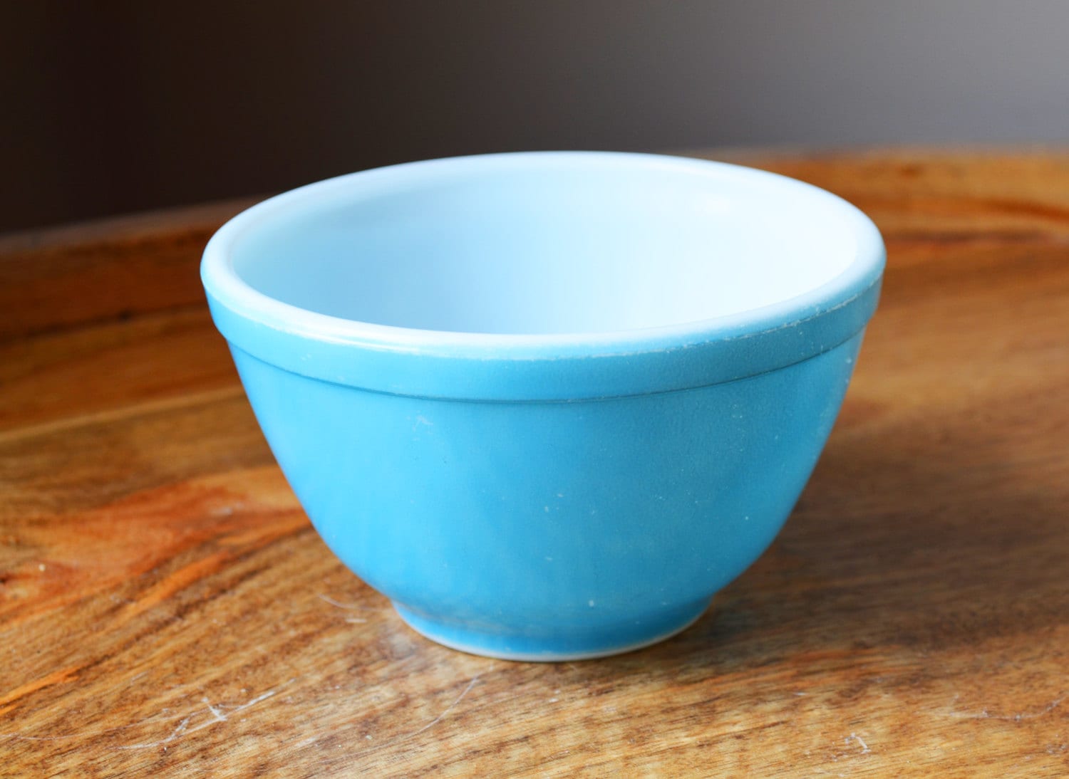 pleasure beach ice rink pyrex bowl vintage primary blue