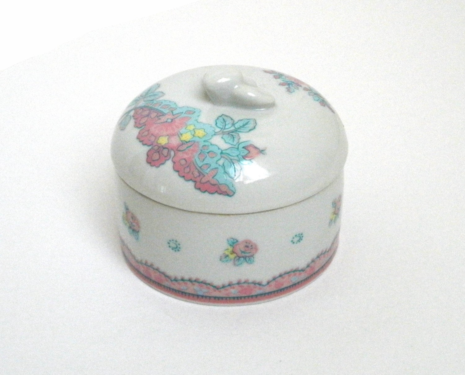 Vintage 4 round ceramic trinket box Collectible by SunnyLeafFinds
