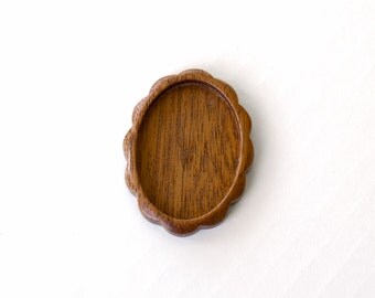 Fine finished hand cut hardwood bezel tray - Mahogany - 32 x 45 mm cavity - (D6c-M)