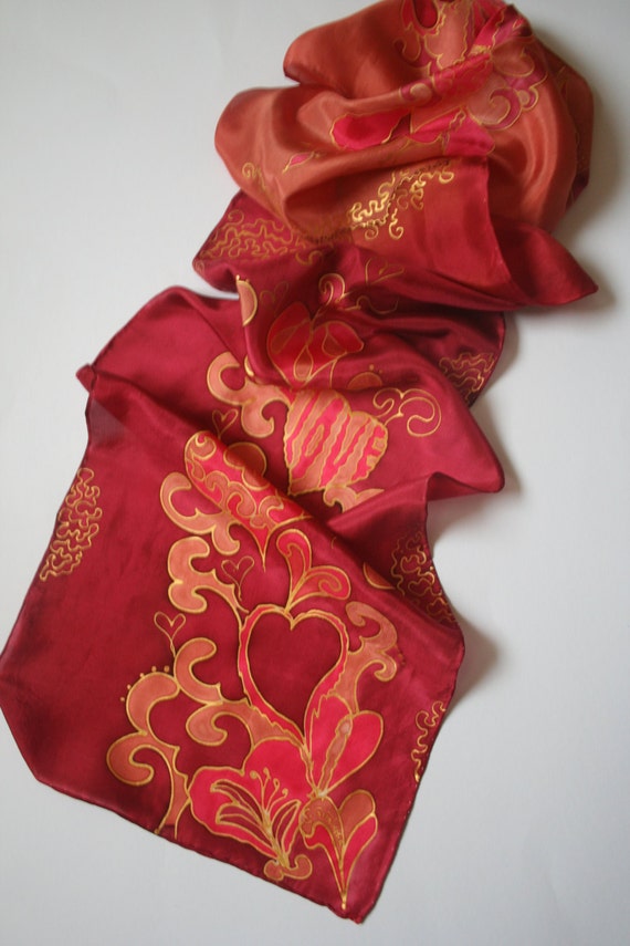 Red Ombre Silk Scarf. Heart Scarf. Love Scarf. Hand Painted Silk.. foulard de soie