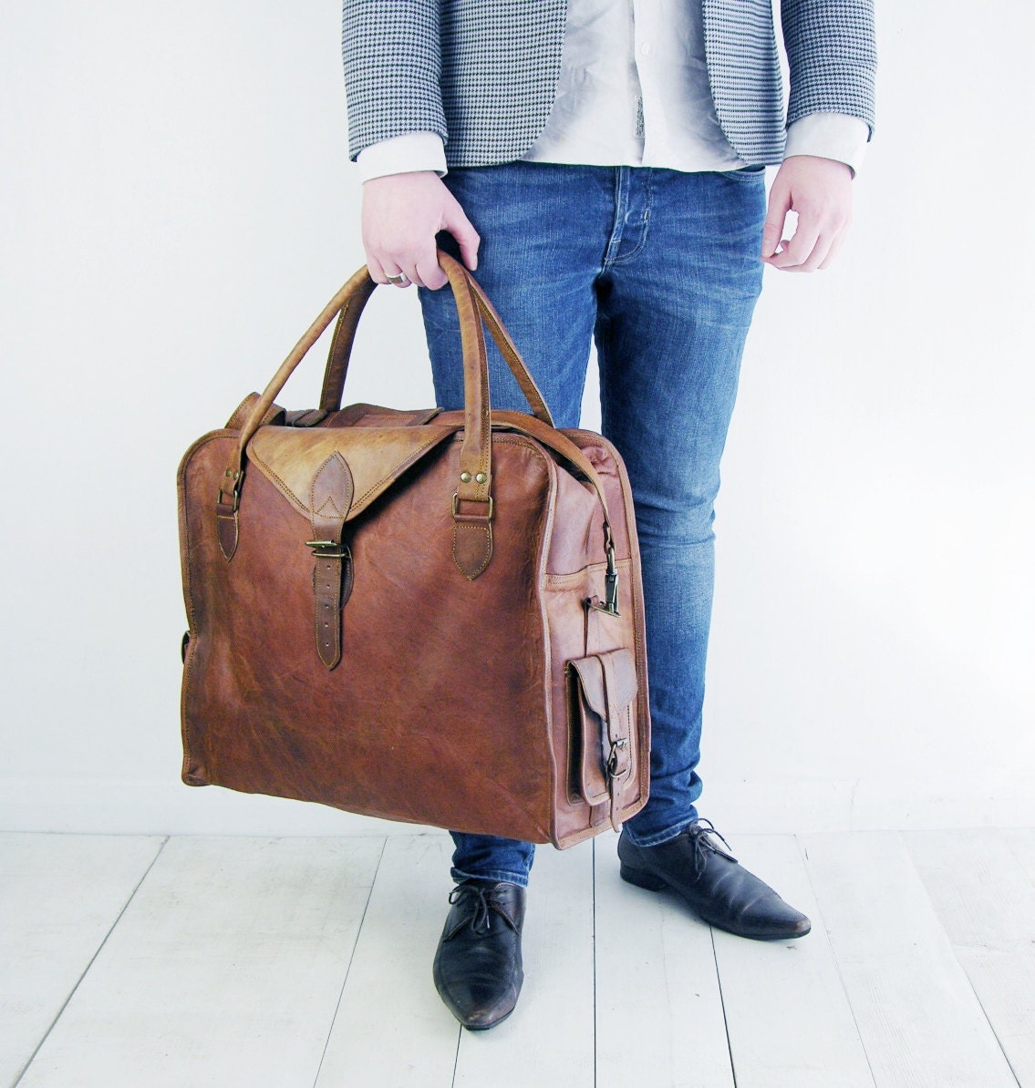 The Vagabond 40: Vintage style brown leather holdall duffel