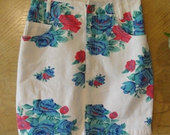 Vintage 80s 90s floral denim skirt small size 3 jean high waisted zip up by Paris Blues 1980s 1990s