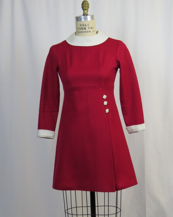 Red Mod 60s Dress with White Collar and Cuffs. Cute Button