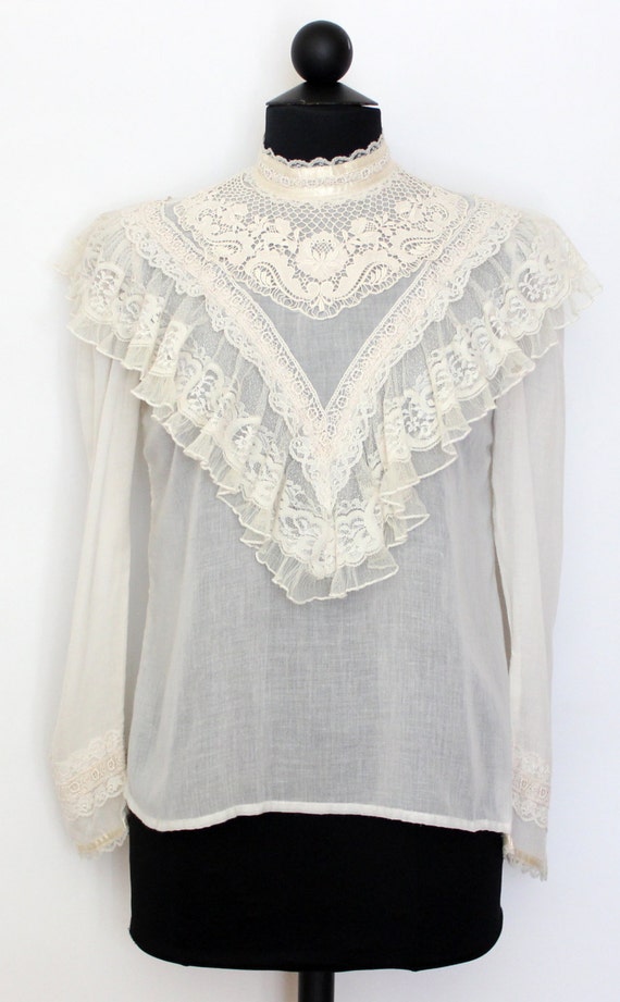 Victorian Blouse / Vintage / Cream White / Lace / Long Sleeved