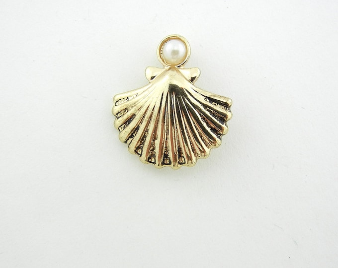 Small Double Link Shell with Antique Gold-tone Pearl Charm