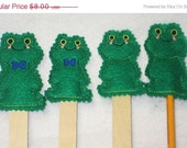 Christmas in July Sale Green frog Stick puppets, pencil toppers, finger puppets Set of 4 Mom, Dad, Brother and Sister Il_170x135