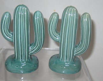 Sale 50% ~ A Pair Cactus Salt n Pepper Shaker ~ Item 425