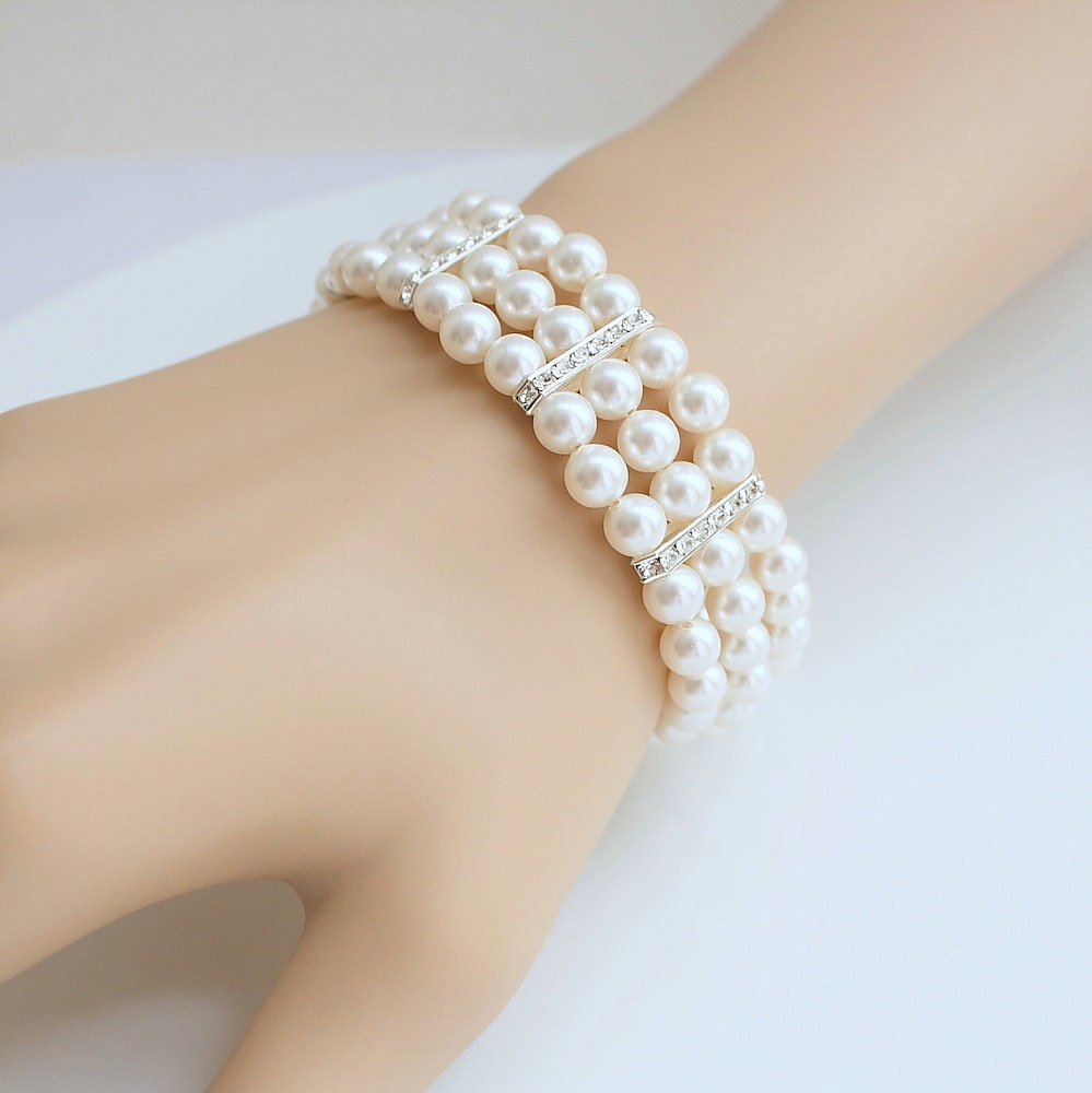 Strand pearl bracelet