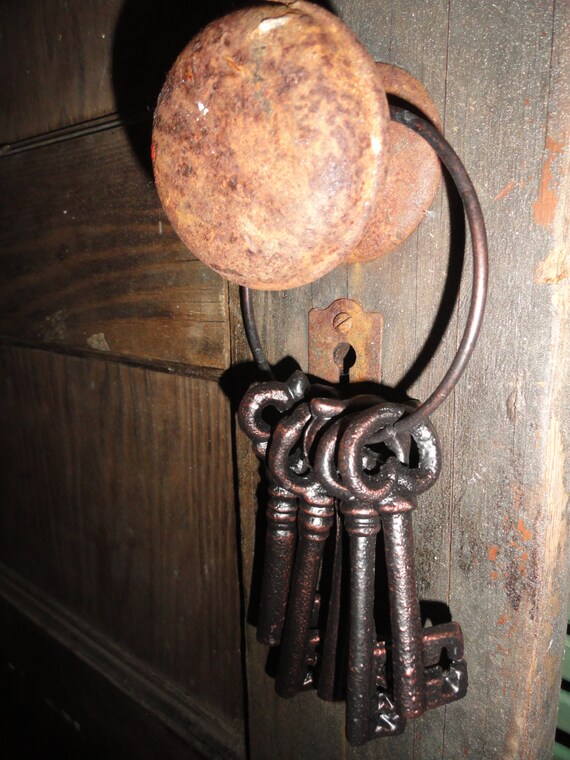 Victorian Skull Key Set Lot Cast Iron METAL Skeleton X2 Castle Collector GIFTS E - Foto 6