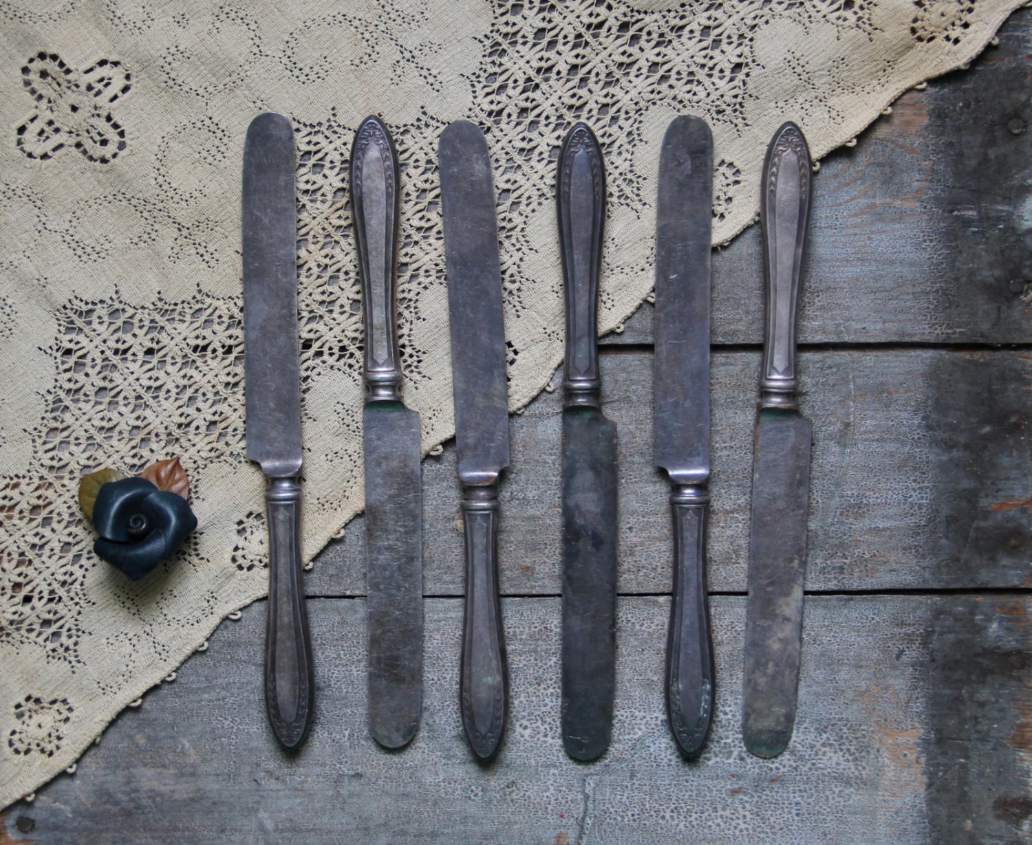 antique butter knives, antique flatware, rustic silverware; utensils