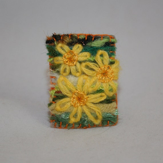 Embroidered Brooch  Daffodils on Felted by Lynwoodcrafts on Etsy