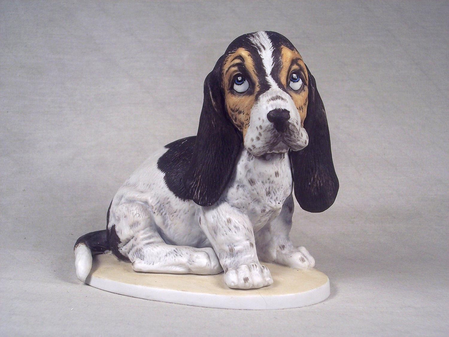 hound figurine