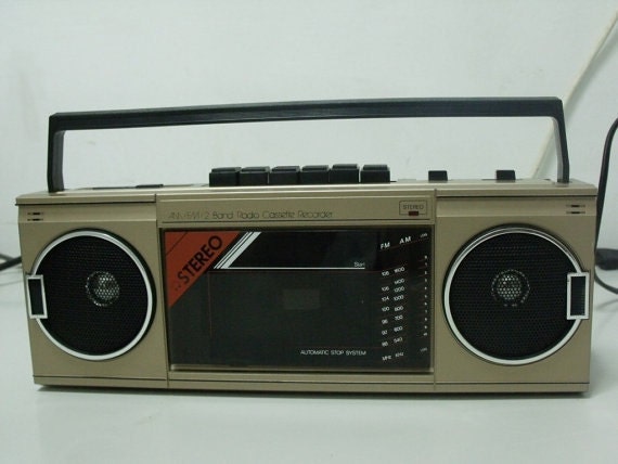 neue VINTAGE 80er Jahre RetroRadio Kassettenrecorder