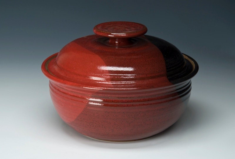 Lidded Pottery Casserole Dish with Knob lid