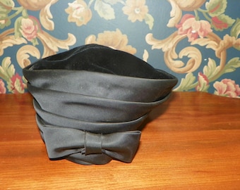 Vintage Antique Gerchi Toque Hat made of Black Velvet with Satin Trim