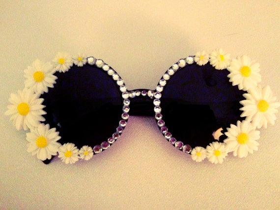 Daisy Retro Round Shaped Sunglasses