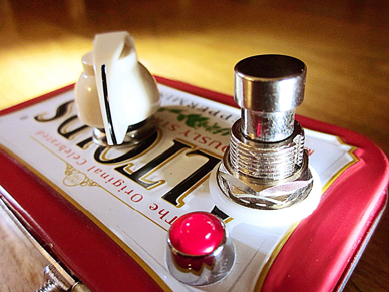 Fuzz Guitar Pedal in an Altoids tin