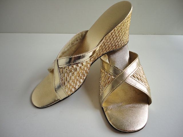 Bertlyn vintage gold metallic wedge slippers by HistoricalVintage