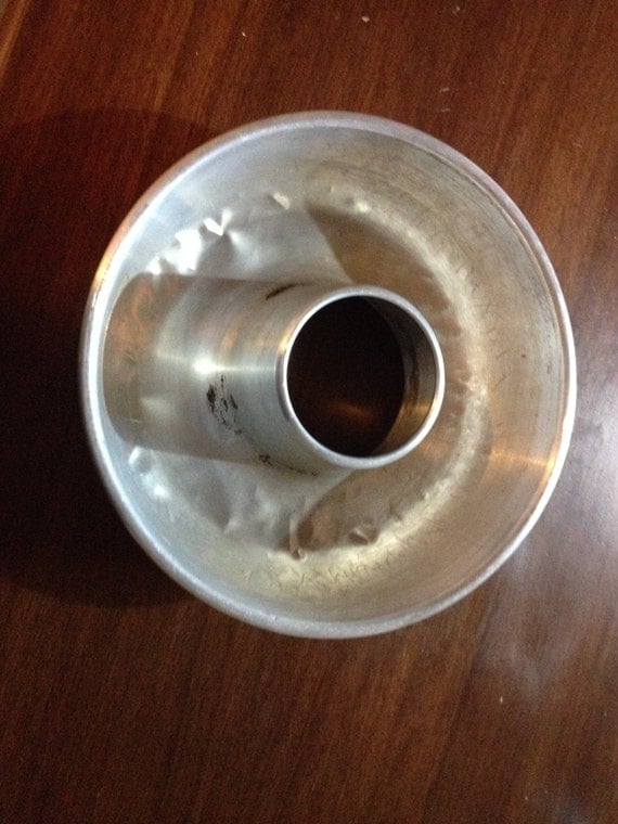 Vintage Aluminum cake pan mold big donut