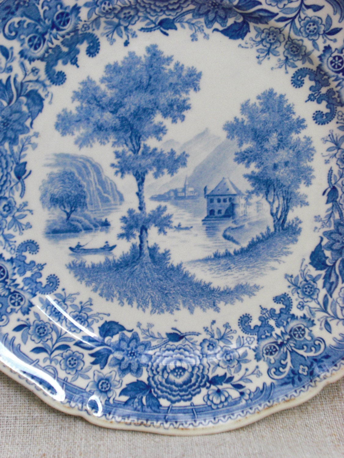 Boch New To You >> Antique Villeroy & Boch Burgenland plate blue white Boch New To You >> Antique Villeroy & Boch Burgenland plate blue white