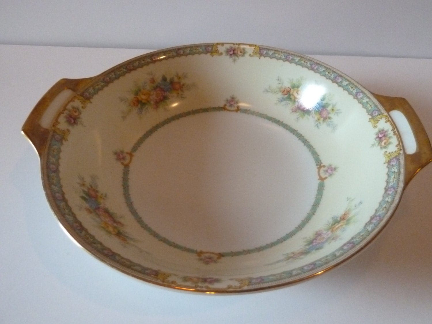 Meito China Japan Floral Roses With Gold Rim Serving Bowl