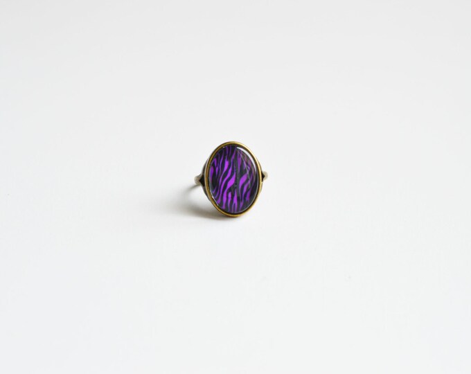 ANIMAL PRINT Oval ring brass and glass in retro and vintage style, Ring size: 6.5 in (USA) / 13,5 (Italy) / 17 (Russia)