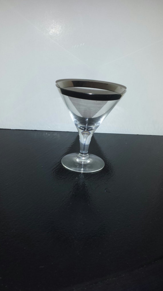 Set Of 4 Dorothy Thorpe Platinum Band Cordial/Gimlet by MCManiacs