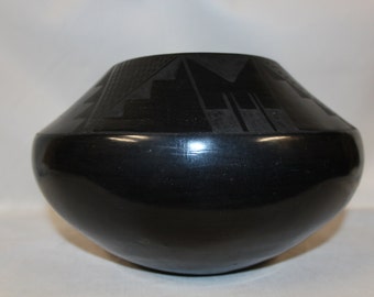 Black Pottery : Exceptional San Ildefonso Matte Black On Black Pottery Jar by Maria #270