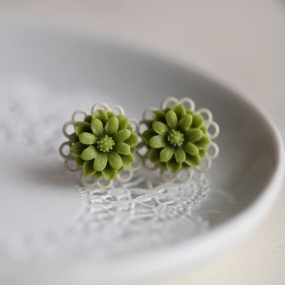 FMJ Creation: macy. forest green colour white filigree stud earrings