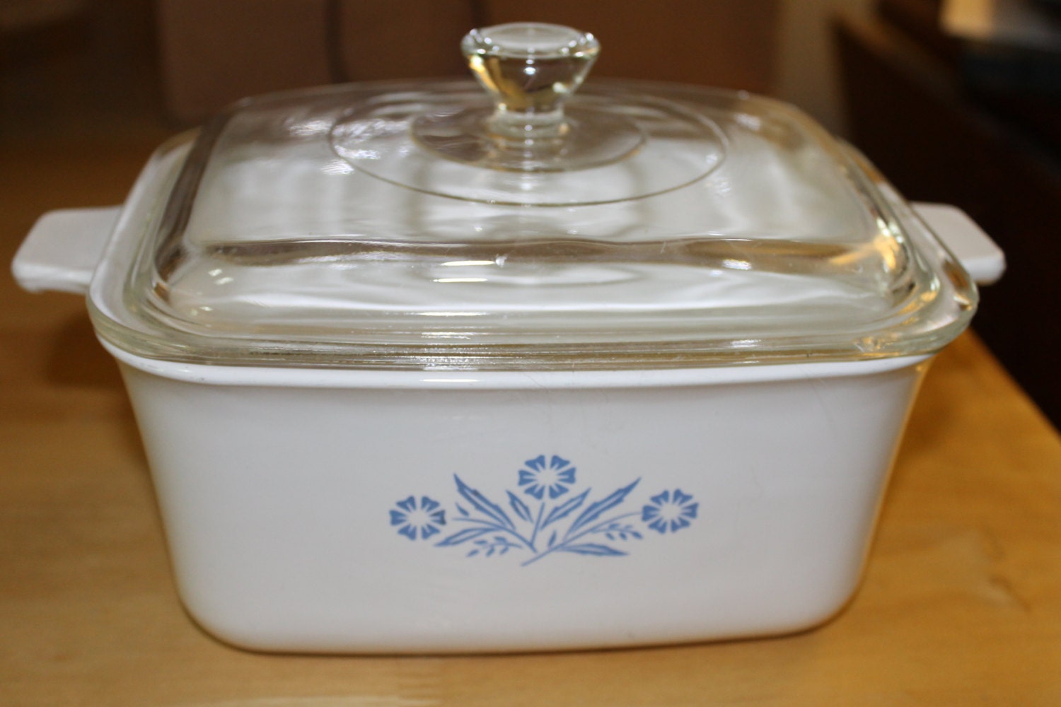 Casserole Dish w Lid & Handles and decoration Corning Ware