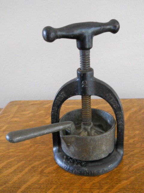 Columbia Meat Juice Press Landers Frary & Clark 1800s Medical