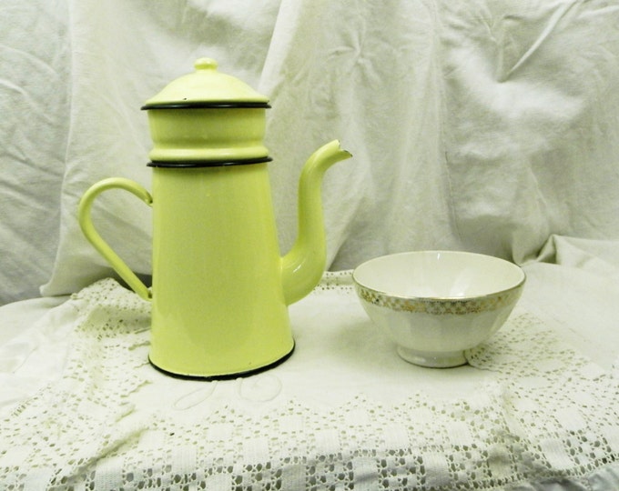 Vintage French Pale Buttercup Yellow Enamelware Cafetière / Coffee Pot / French Country Decor / Retro Home Interior / Vintage Kitchenware