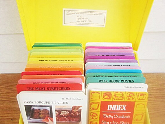 1975 Betty Crocker recipe file box , 720 recipe cards  , bright yellow