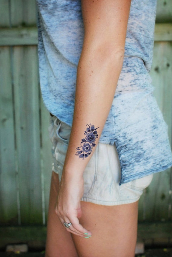 Floral vintage Dutch 'Delfts Blauw' temporary tattoo