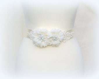 Bridal ivory sash, Floral sash, Flowers sash wedding Pearls sash, Romantic wedding accessories Lace