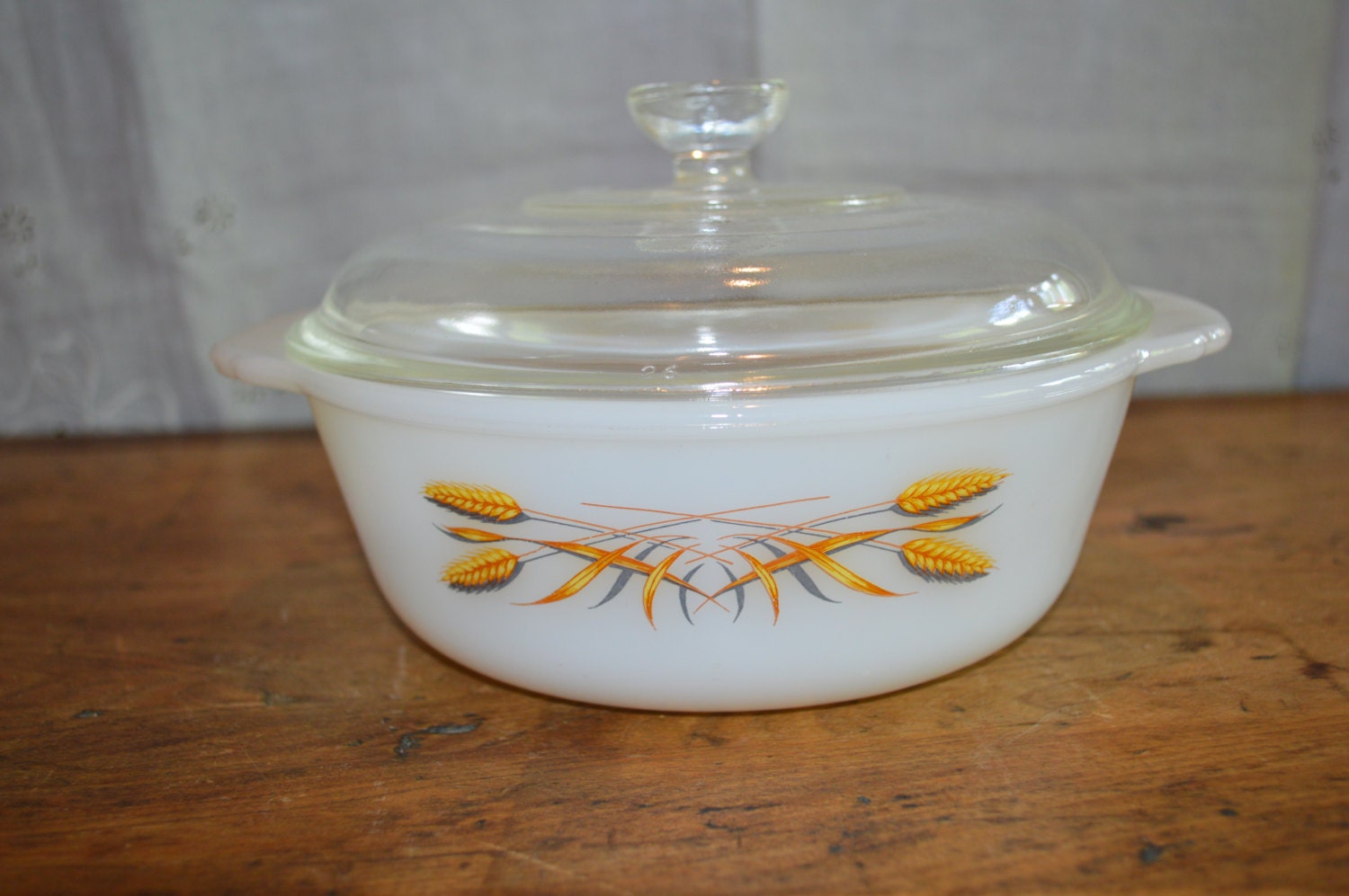 Lovely Vintage FIRE KING CASSEROLE Dish With Lid Wheat Pattern Great 