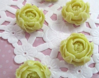4 Ivory Flower Beads, 20mm Chrysanthemum Resin Peony Beads