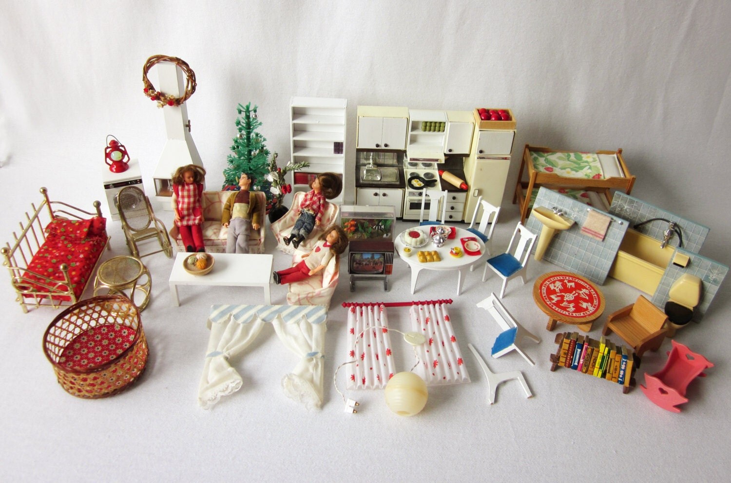 vintage dollhouse accessories