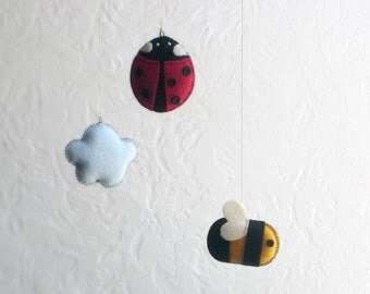 MOBILE LADYBUG BEE & Cloud, Felt Animal Mobile—Newborn Nursery, New Baby Shower Gift—Abeille Coccinelle Mobile Bébé / Abeja Mariquita Móvil