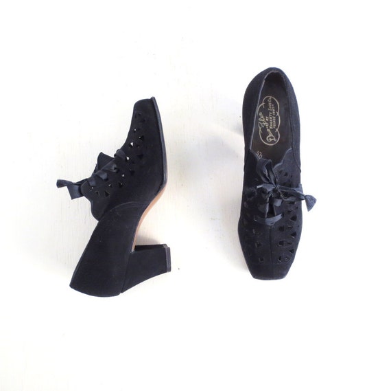 Vintage 1940s Shoes / Oxford Heels / 40s Heels / Black Suede