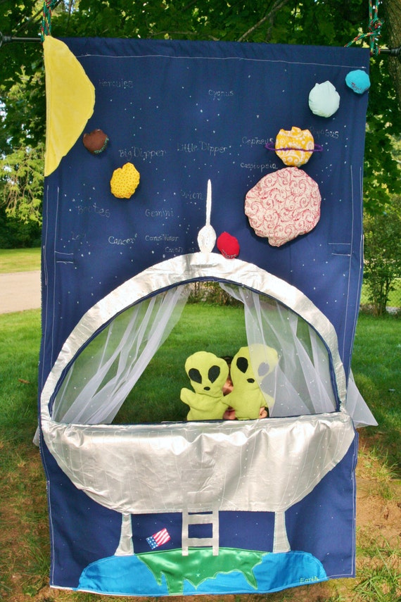 Space Themed Puppet Theaterincludes two Alien puppets