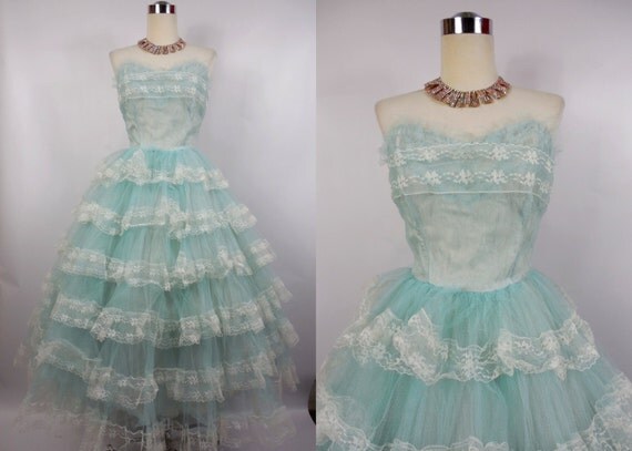 1950's Vintage Baby Blue Tulle and Lace Strapless Prom