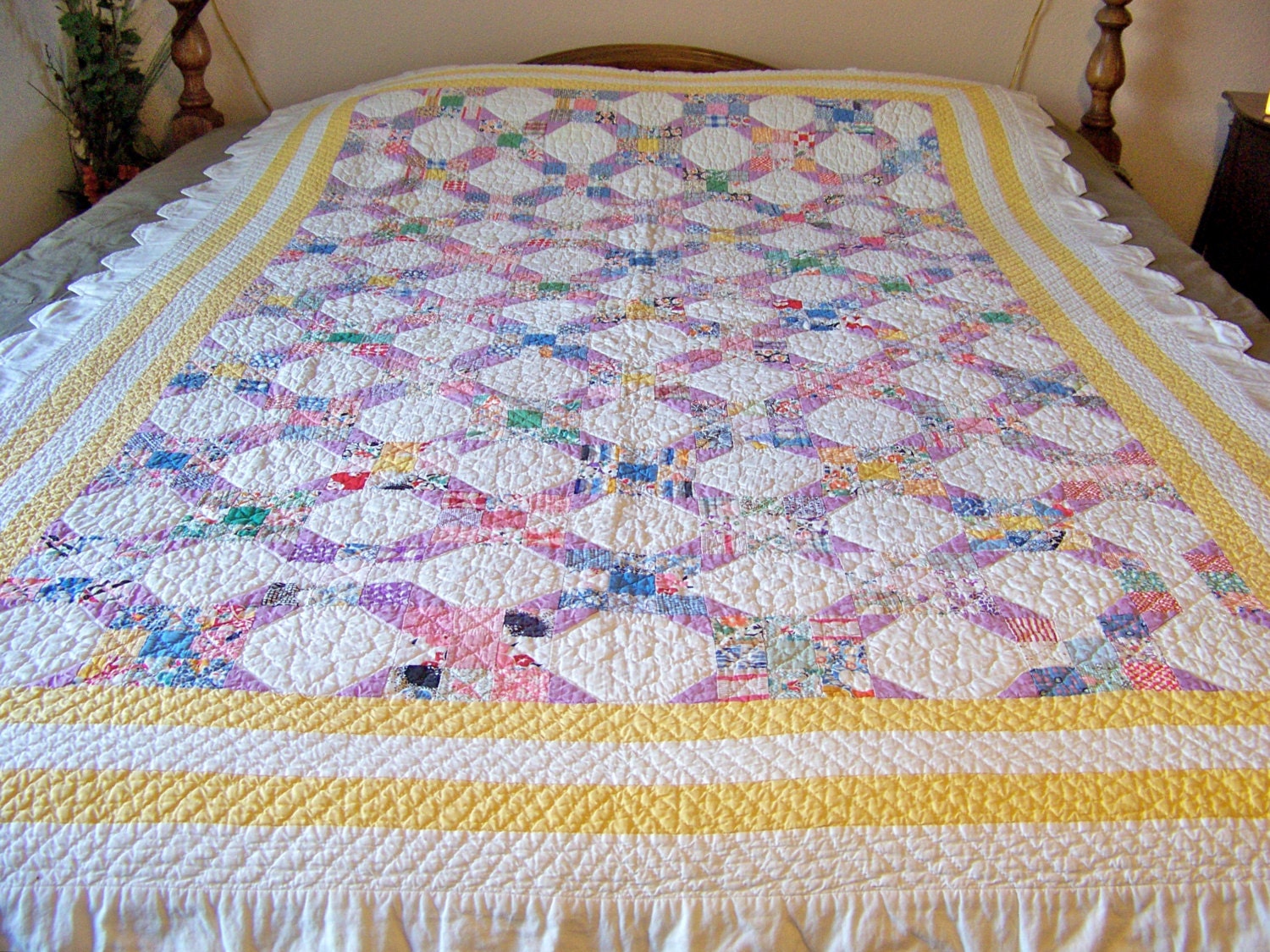 Vintage Heirloom Quilt Scallop Edge Multicolor by CynthiasAttic