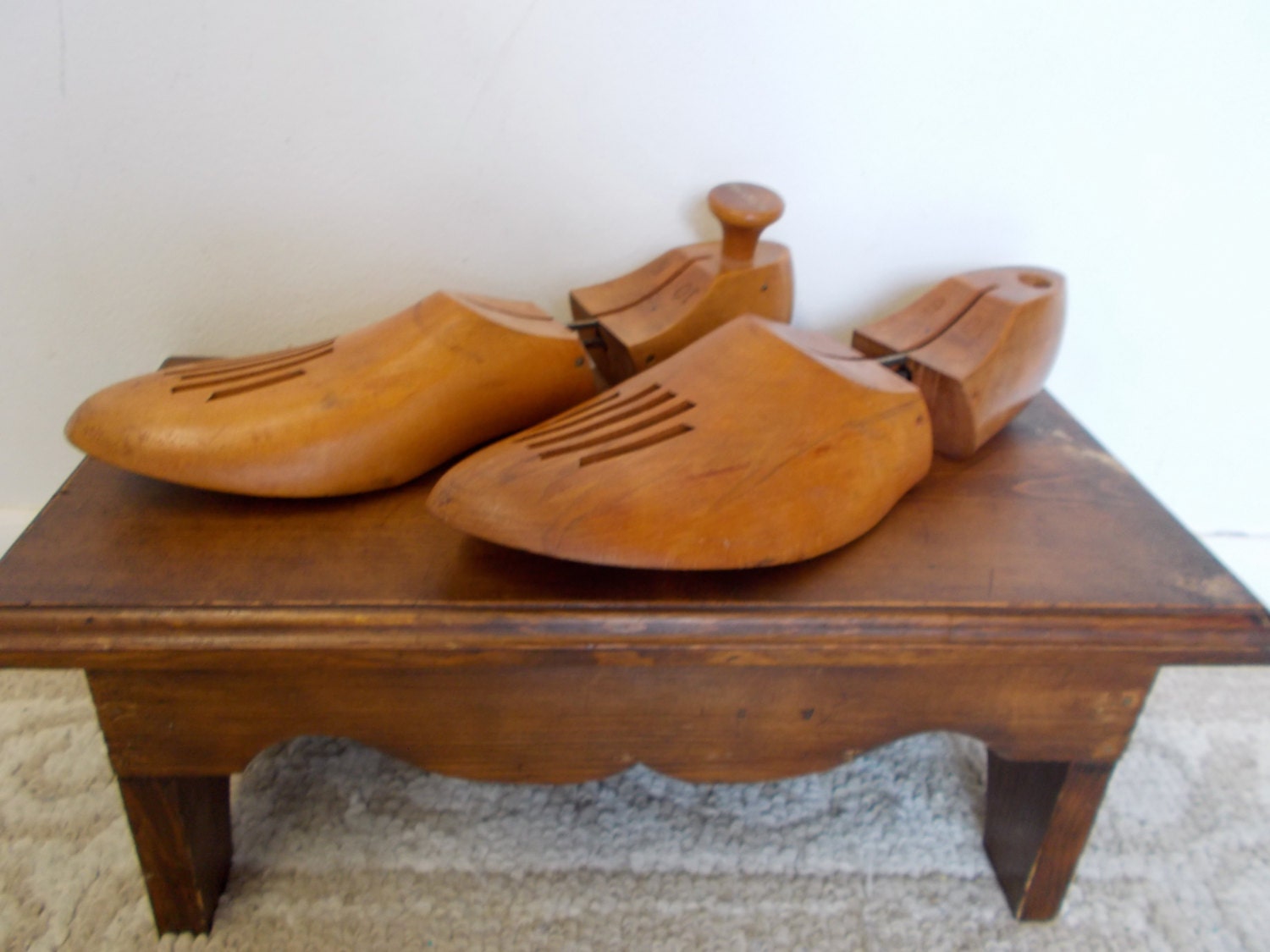 pair-of-vintage-shoe-form-vintage-wooden-shoe-trees-florsheim-10-5