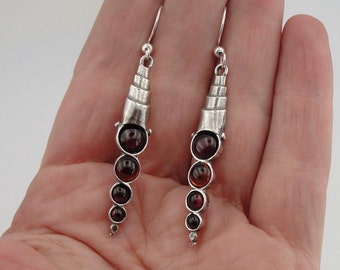 Amazing Long Sterling Silver Garnet Spiral-like earrings (h 262)